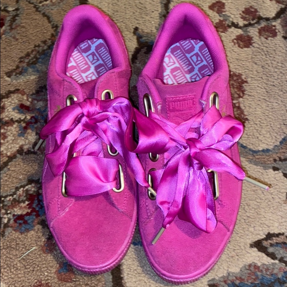 Pink pumas